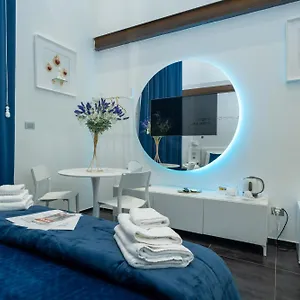 Couette-café Skyhouse Chiaia, Naples